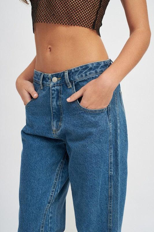 Low-Rise Boyfriend Jeans - Studio 653