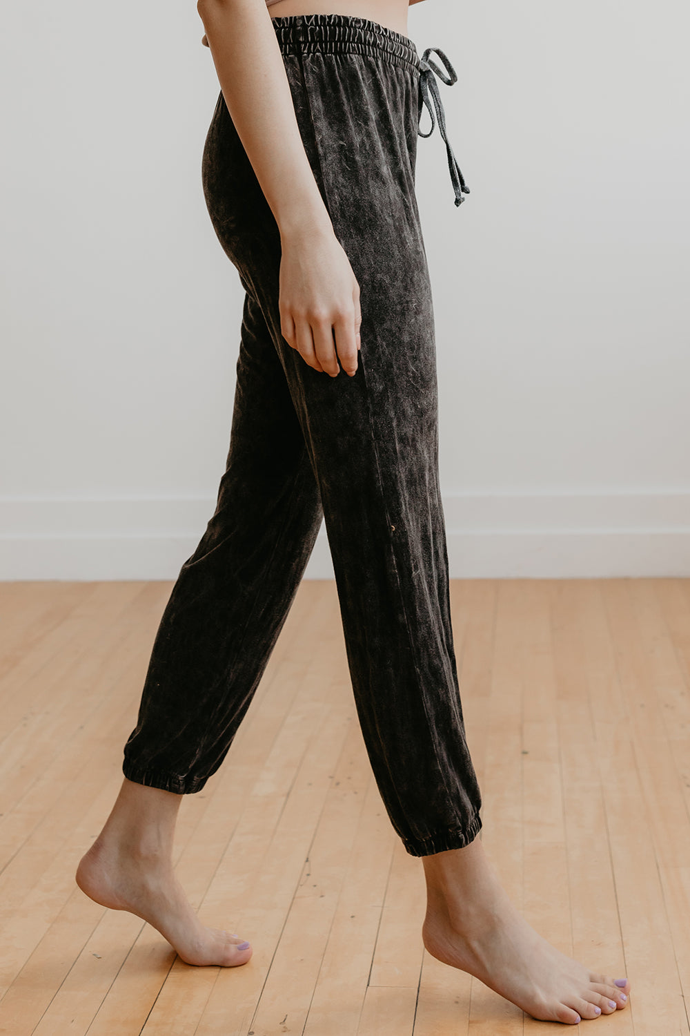 Black Melrose Sweatpants - Studio 653